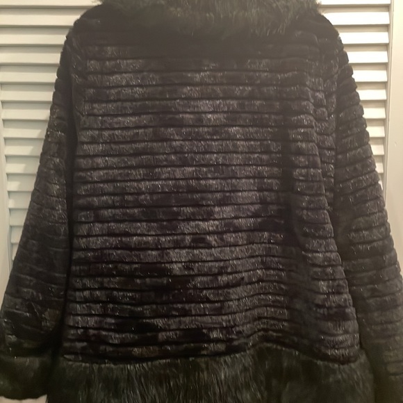 Furry jacket - Picture 3 of 4